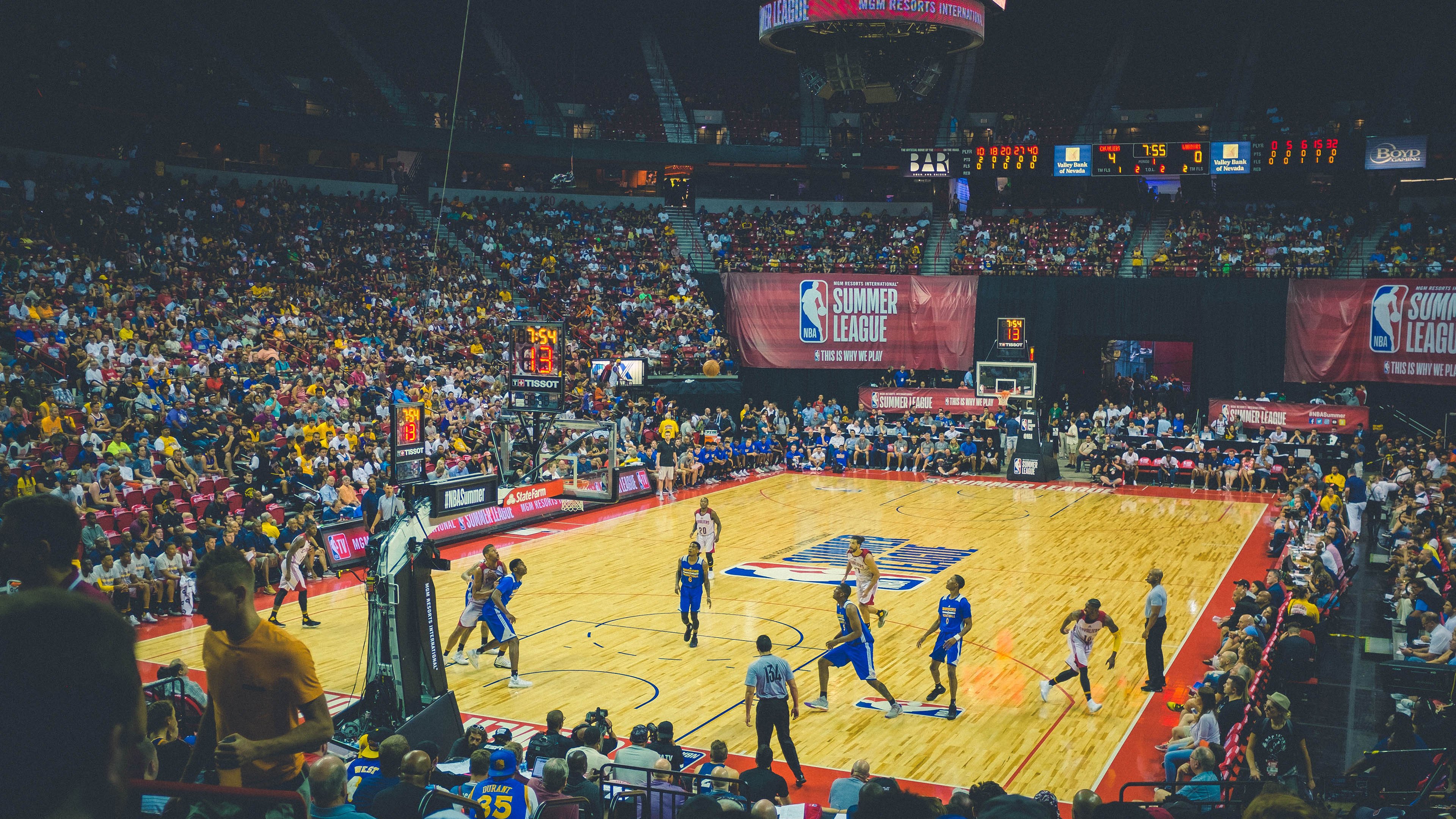 JackeyLove迎来七赛季高光表现，老鹰球迷沸腾！